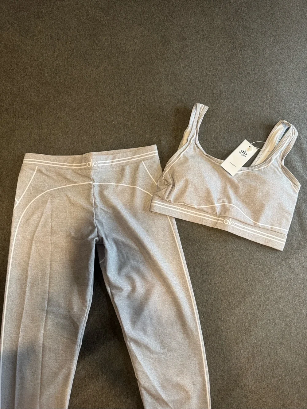 ALO Yoga Light Gray Seamless Leggings & Sports Bra Set